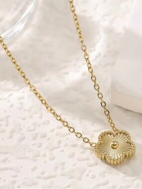 Kohl's Gold Floral-Style Medallion Necklace